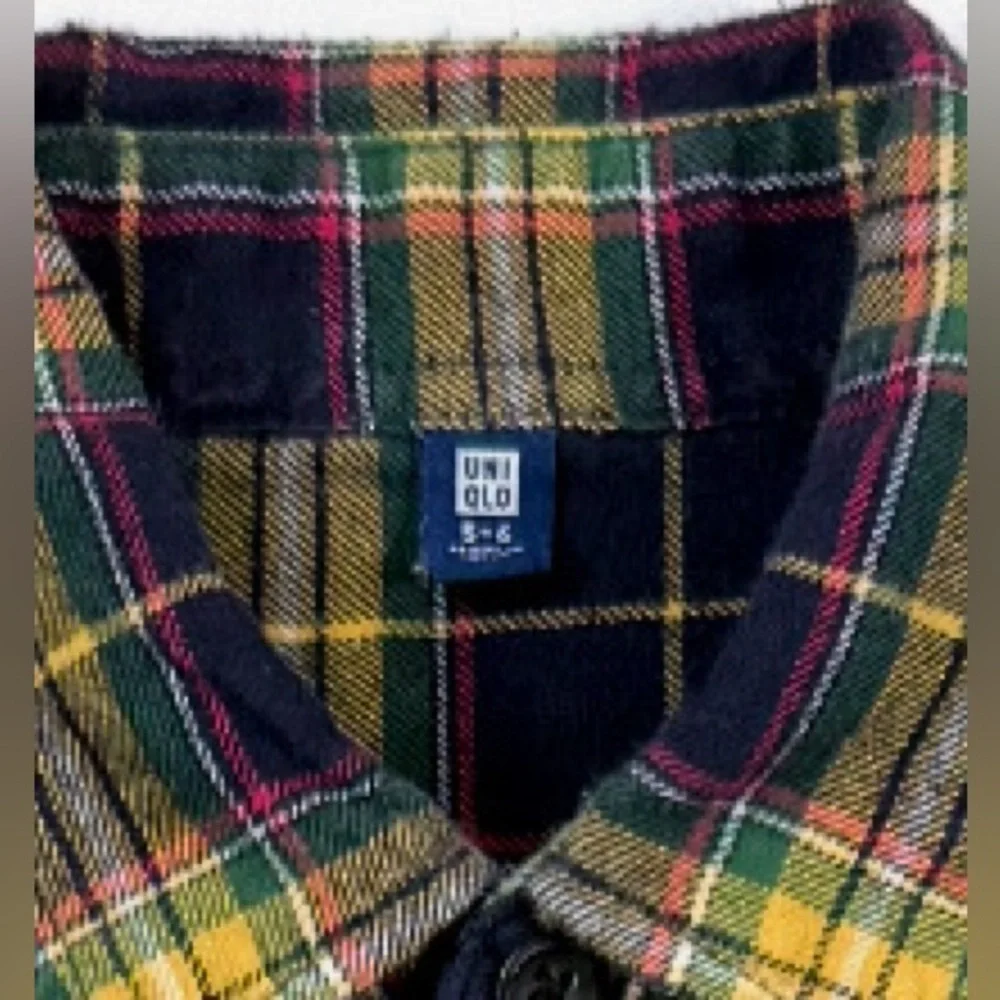 UNIQLO‎ KIDS Boys Plaid Flannel Button Down Shirt Size 5-6 Classic Cozy Fall